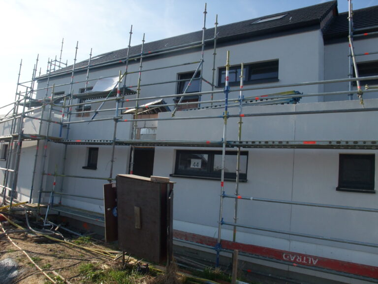 Montage de portes par les spécialistes POLTROP en Belgique