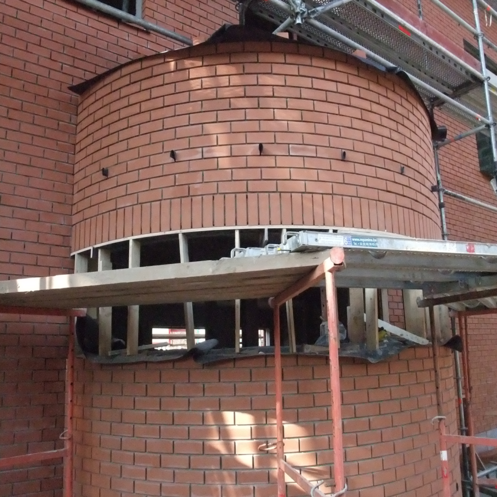 Réalisation de bâtiment public durable Poltrop